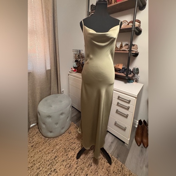 Satin dress - Picture 6 of 16